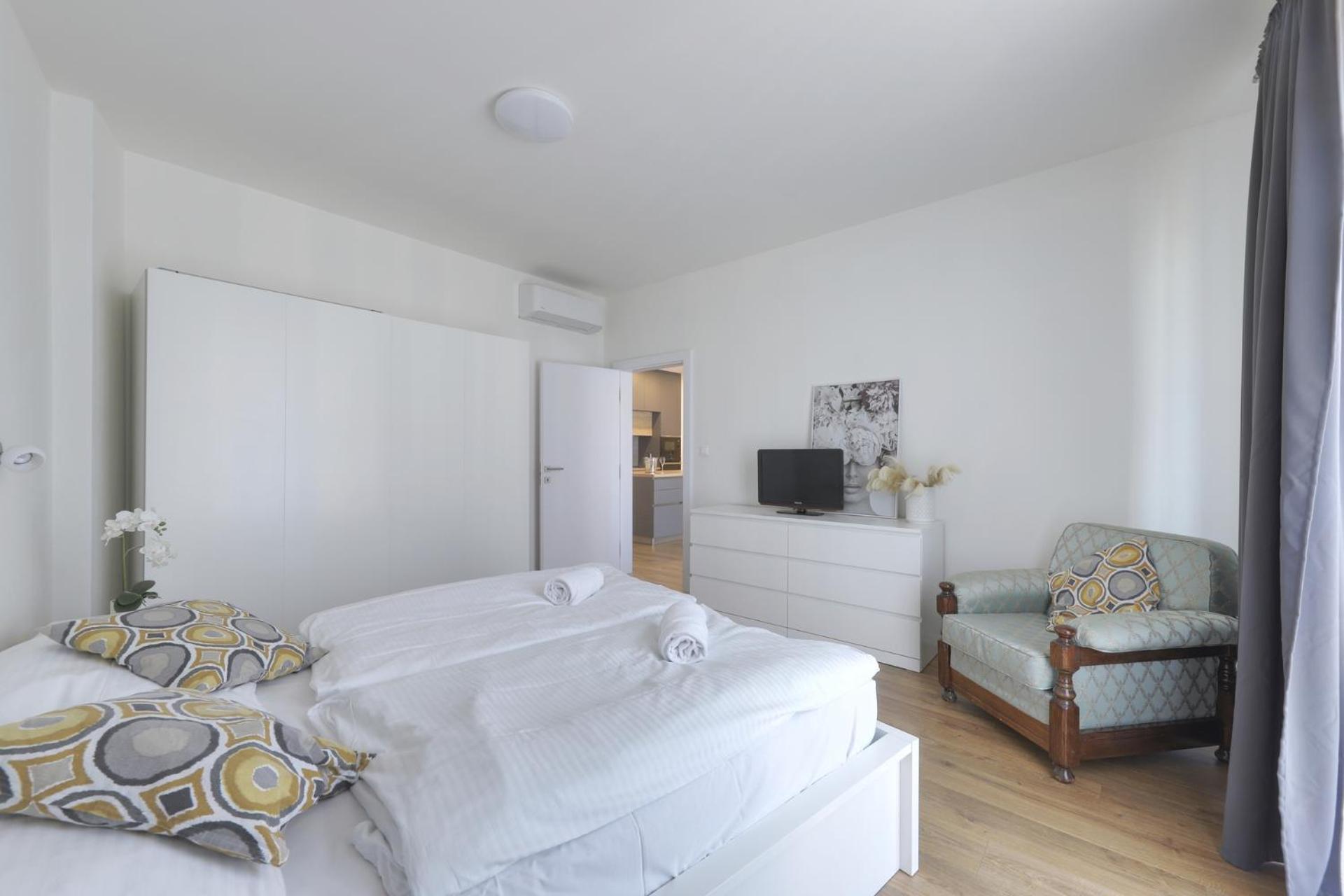 Shon Apartment Old Town Bratislava Bagian luar foto